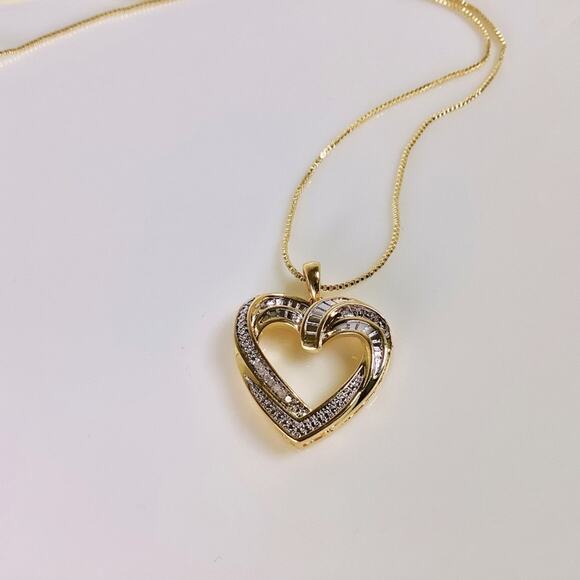 Unique Designs Heart Necklace - Picture 1 of 8